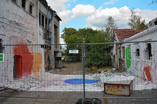 Eine künstlerische Farbintervention auf dem „Lost Place“ Schlachthof Schwenningen.