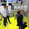 Jan Hartmann, David Lickert, Noel Ernsting Luz und Andreas Bauer (von links) an ihrer selbst entwickelten Maschine. Das Bild entstand ...