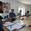 Das Mehrgenerationenhaus bietet eine Reihe von Deutsch- und Integrationskursen an. Burak Kasap (links) von der Privatschule Schindele in ...