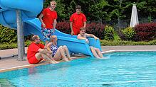 Auch die DLRG war beim Anschwimmen im Waldfreibad dabei.