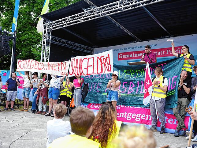 Bild 25: 600 Pflegekräfte demonstrieren vor der Gesundheitsministerkonferenz 2/2
