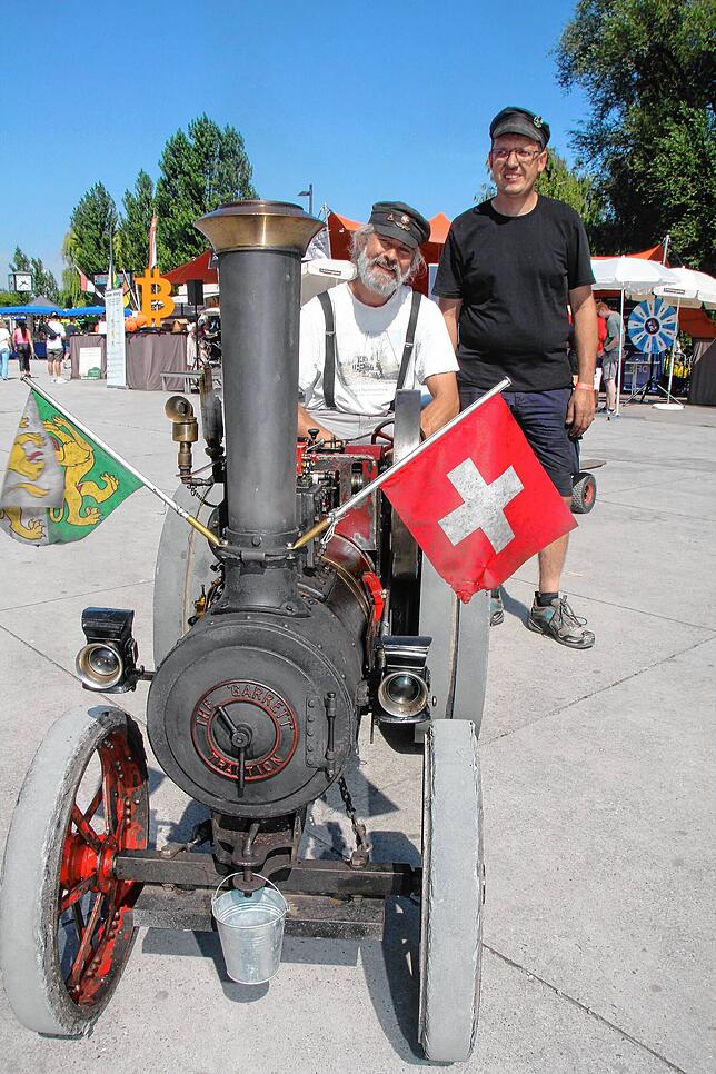 Gregor Oriesek (links) und René Hugentobler sind mit der Dampflok auf dem Fantastical unterwegs.