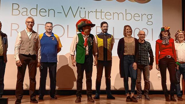 Die Vertreter der Zünfte, die auf Narrenreise gegangen waren (von links): Markus Honsel (Ehrenpräsident Welsbartzunft), Manfred Hiller ...