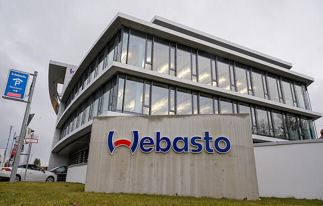 Bayern, Stockdorf: Das Hauptgebäude der Firma Webasto.