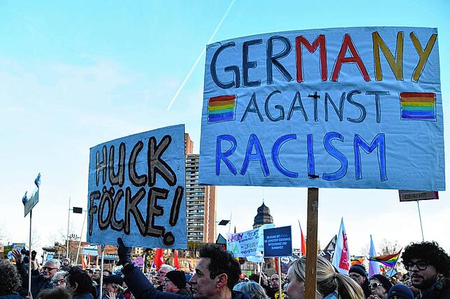 Menschen nehmen im Januar an der Demonstration gegen rechts in Mannheim teil. Auch für den Landesparteitag der AfD in Rottweil haben ...