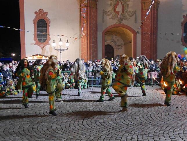 Bild 6: Bilderstory: Eröffnung des VSAN Narrentreffen in Bad Säckingen mit Brauchtumsabend auf dem Münsterplatz
