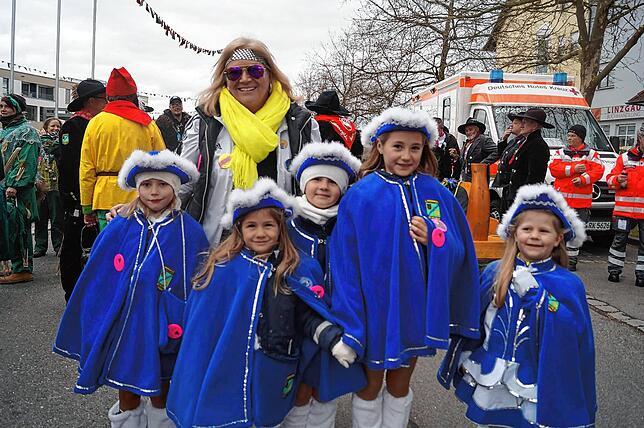Die Mädels von der Weildorfer Garde sind gerne beim Salemer Umzug dabei.
