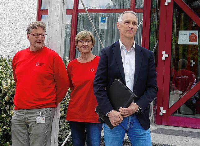 Frank Vees und Claudia Lamprecht, beide Streetworker, mit LEA-Leiter Hardy Losekamm. Die Streetworker sind Ansprechpartner für ...