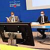 VS-OB Jürgen Roth und Landrat Sven Hinterseh bei der Corona-PK im Landratsamt.