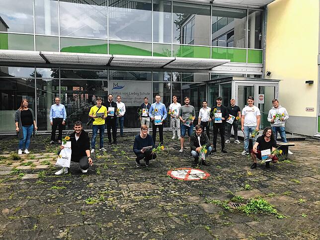 Bild 5: Schüler aus der Bodensee-Region freuen sich über ihre Abschlusszeugnisse &ndash; hier gibt&lsquo;s ihre Bilder