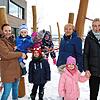 Abholzeit in der Kita am Buchberg: Stefanie Wall mit Erik (von links), Thea, Ilkay, Helena, Leiterin Heike Zerbe, Lara und Stefanie ...