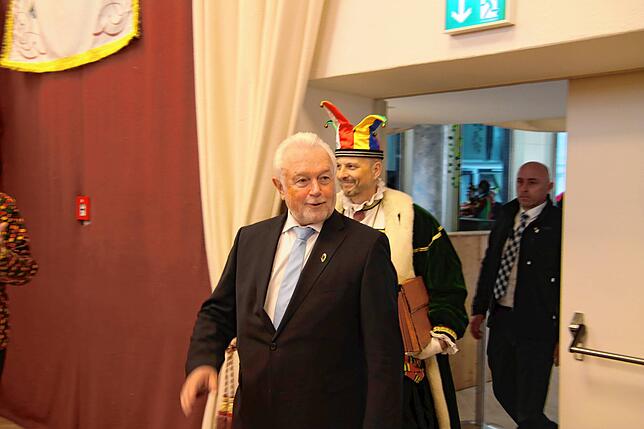 Bild 5: Der Beklagte ist da: Feierlicher Empfang für Wolfgang Kubicki im Bürgerhaus