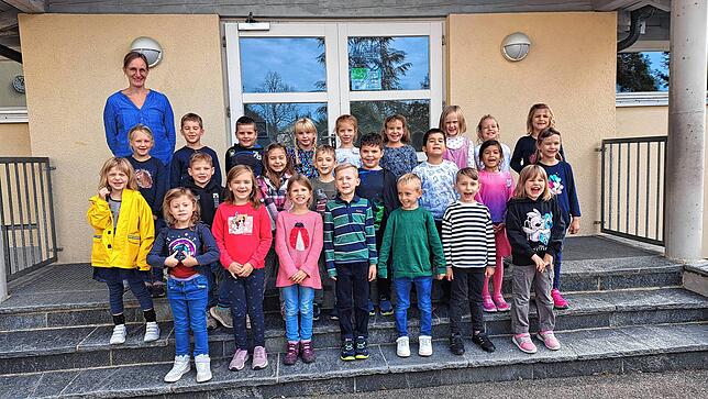Grundschule am Heidenstein Klasse 1: 29 Kinder besuchen die 1. Klasse der Grundschule am Heidenstein in Schwörstadt. Klassenlehrerin ist ...