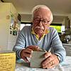 &bdquo;Vorher werde ich sie nochmal polieren&ldquo;: Die beiden letzten Stolpersteine, die Friedrich Engelke noch in seinem Keller ...