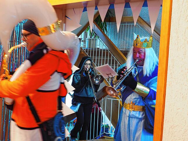Bild 17: Bilder der Rathausstürmung: Bürgermeister Morasch verliert Dreizack der Macht bei Lottstetter Fasnacht