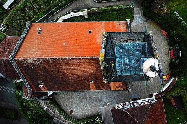 Unschwer zu erkennen, ist hier eine Kirche zu sehen. Aber wer erkennt, um welche es sich handelt?