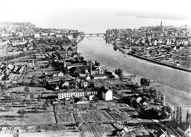 Zwischen den Kriegen: Das Luftbild von 1921 zeigt die Texilfabrik Herosé in Konstanz-Petershausen, direkt am Seerhein gelegen.