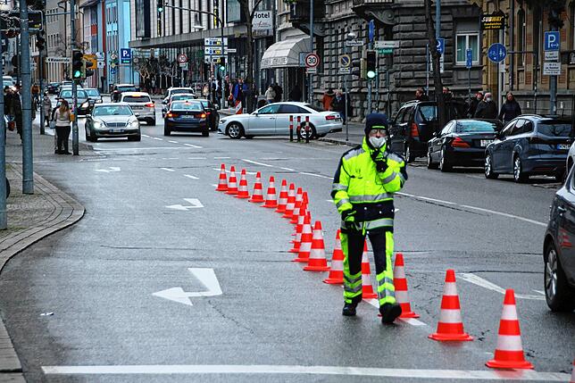 Ab 12 Uhr haben die Verkehrskadetten den Verkehr in der Bodanstraße geregelt. Das bezeichnete nicht jeder Einzelhändler als unbedingt ...