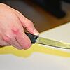 Mit einer 19 Zentimeter langen Klinge wurde ein Mann im Fricktal von seiner Ex-Partnerin niedergestochen und schwer verletzt. (Symbolbild)
