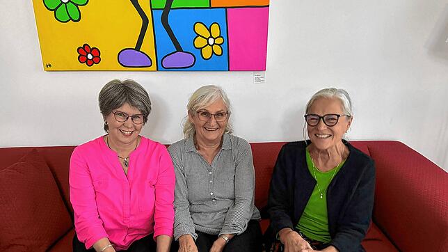 Isolde Fuchs, Margot Schmid und Sibylle Kratzin (von links) bedauern das Aus der Laienspielgruppe Lampenfieber.