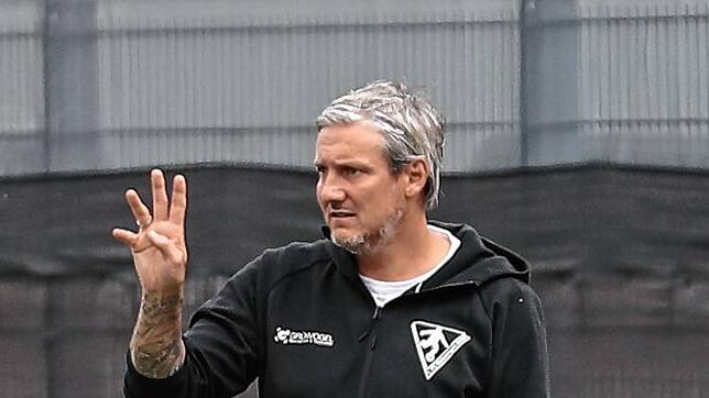 Trainer Michael Schilling und der 1. FC Rielasingen-Arlen konnten einen 2:0-Sieg gegen Elzach feiern.