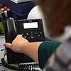 In Überlingen ist eine Seniorin am Dienstag Opfer von Telefonbetrügern geworden. Die Polizei rät in diesem Fall: Sofort auflegen ...