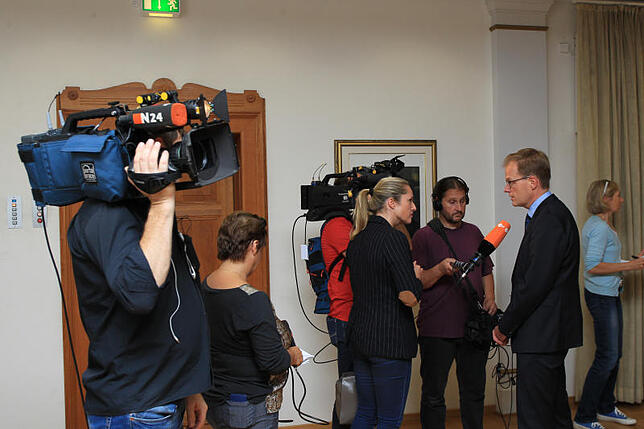 Medienrummel im Polizeipräsidium Konstanz. Kamerateams aus ganz Deutschland und anderen europäischen Ländern kamen an den See. Bild: ...
