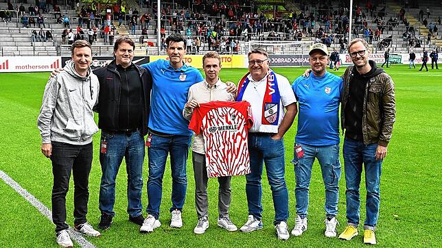 Perfekt: Der VfB Waldshut ist Kooperationsverein des SC Freiburg. Es freuen sich (von links) Andreas Steiert (Leiter ...