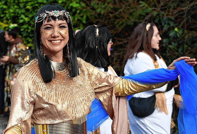 Bild 6: Fastnacht auf dem Schienerberg: Tausende feiern den Höriumzug mit kreativen Mottos