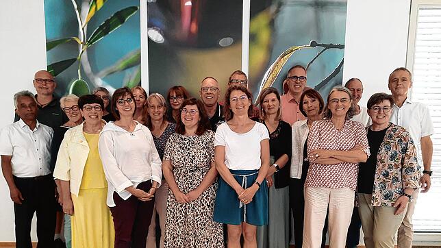 Das Team der Rufbereitschaft trifft sich zur Reflexion und Weiterentwicklung der Arbeit. Die Seelsorger besuchen und begleiten Menschen ...