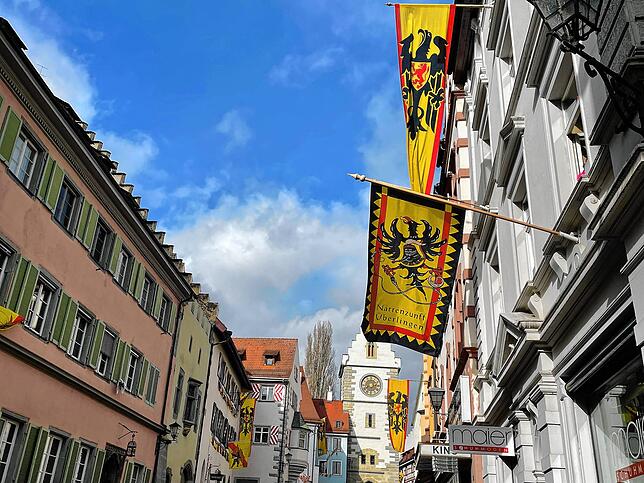 Bild 2: Tolle Stimmung beim Sonntagsumzug der Überlinger Narrenzunft &ndash; Teil 1