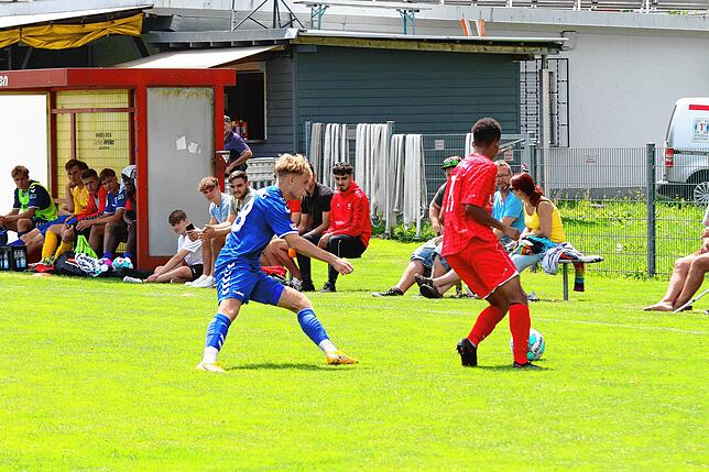 Bild 6: Nachwuchs des SC Freiburg verliert Testspiel in Jestetten &ndash; und wir haben Bilder!