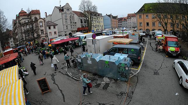Ist Corona schuld und die Stadtverwaltung der Sündenbock? Das Bild verdeutlicht, dass es durch die gebotenen Abstände viel Platz ...