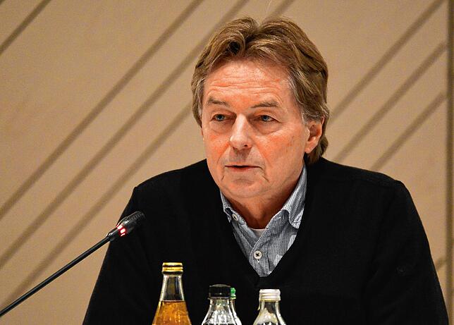 Muss sich für seine Abstimmung zur Schließung des Radolfzeller Krankenhauses verteidigen. Für Siegfried Lehmann, FGL-Stadtrat, gab es ...