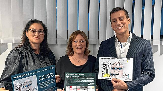 Kata Binner, Sandy Rogg und Pascal Dick (von links) vom Handels-und Gewerbekreis ziehen die Fäden rund um den lebendigen Adventskalender.