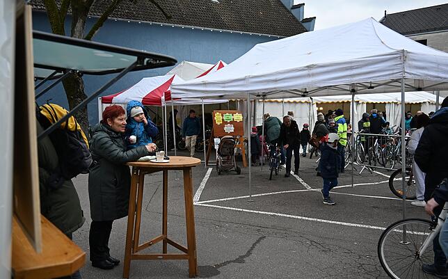 Bild 3: Über Fahrräder auf dem Fahrradmarkt in Tiengen: Ein Paradies für Radliebhaber