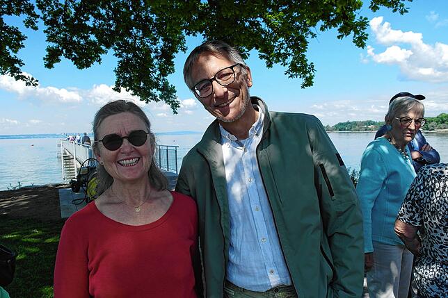 Sie freuen sich über die Umgestaltung: Für Ulrike und Roland Merz ist das Häfler Strandbad der schönste Ort der Stadt.
