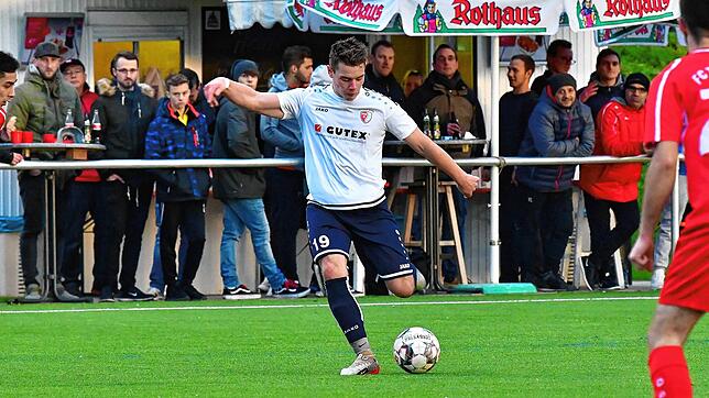 Doppel-Torschütze: Nico Reichardt (Mitte, im Spiel gegen den FC Tiengen 08) hatte mit zwei Treffern wesentlichen Anteil am ...