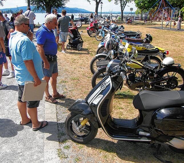 Beim Zwei-Takter-Treffen an der Lände gab es viele schicke Zweiräder und paar Autos, zum Teil richtige Oldies.