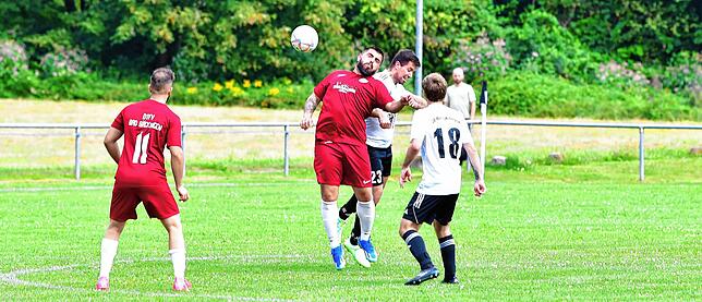Bild 13: SV Obersäckingen zieht mit 4:0 gegen DTFV Bad Säckingen in die Pokalserie ein – wir haben Bilder!