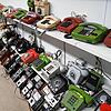 Telefone, Telefone, Telefone bilden eine schwarze und bunte Vielfalt.