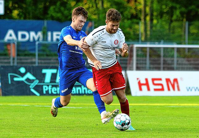 Felix Waldraff (rechts), hier im Duell gegen den Radolfzeller Elias Christiansen