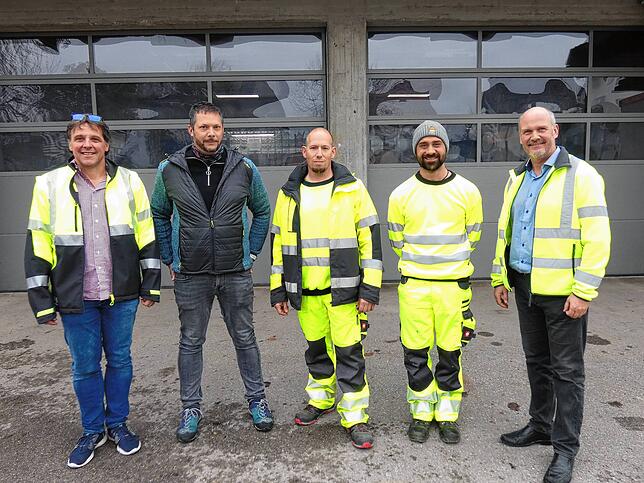 Personelle Veränderungen in der Bauverwaltung gab es mit Ortsbaumeister Rolf Jehle, Benjamin Hansmann (von links). Bürgermeister Stefan ...