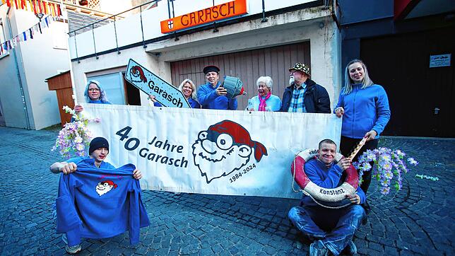 Die Großfamilie Hellstern-Rössler betreibt an Fasnacht die Besenwirtschaft Garasch. Hier ein Teil der fasnachtsverrückten Konstanzer ...