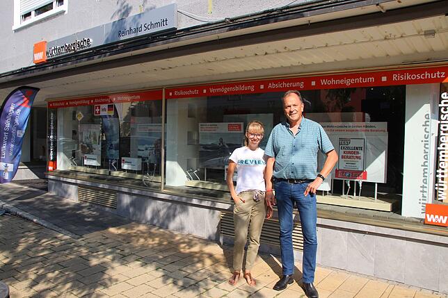 Der Vorsitzende Reinhard Schmitt (hier mit Tochter Melanie Schmitt) vom Handels- und Gewerbeverein Stühlingen lädt zum elften Stühlinger ...