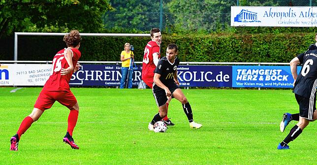 Bild 10: FC Wallbach dreht die Partie und gewinnt mit 3:2 gegen den FC RW Weilheim &ndash; und wir haben die Bilder!