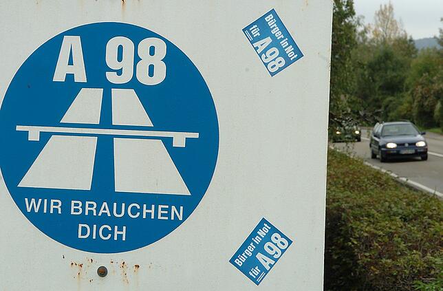 Mit solchen Schildern machen Anwohner der B34 seit Jahren immer wieder auf ihre Not durch den starken Durchgangsverkehr aufmerksam.