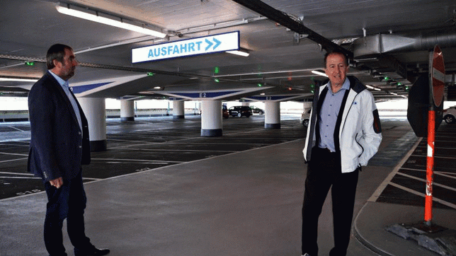 Während das Parkdeck E1 im Parkhaus Altstadt bereits fertig saniert sind, stehen im früheren Deck 2 noch grundlegende Arbeiten an.