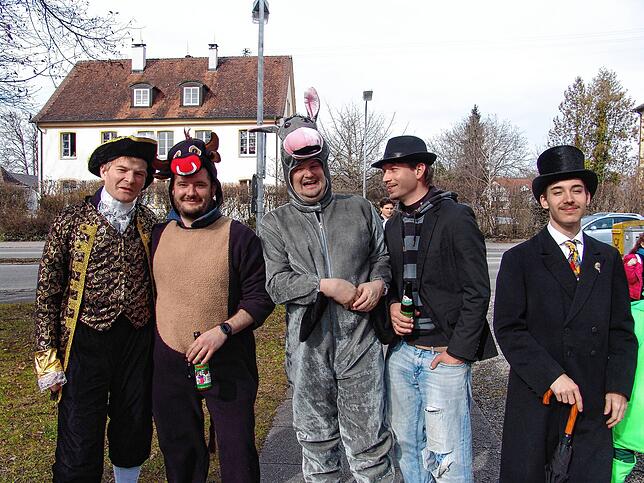 Bild 18: Dunschtig in Stefansfeld unter dem Narrenbaum