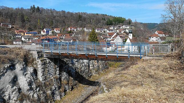 Geht es nach dem Willen des Storzinger Ortschaftsrats, soll diese Holzbrücke in Verlängerung der Zollernstraße keinesfalls endgültig ...
